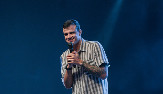 (English) Enquanto Isso